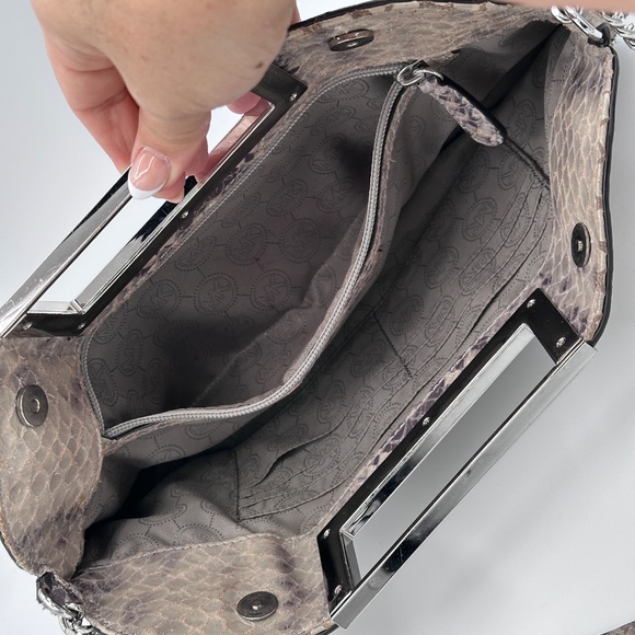 Michael Kors Berkley Medium Clutch Style# 30S4MBKC3E Gray Silver Snakeskin Style - Picture 8 of 9